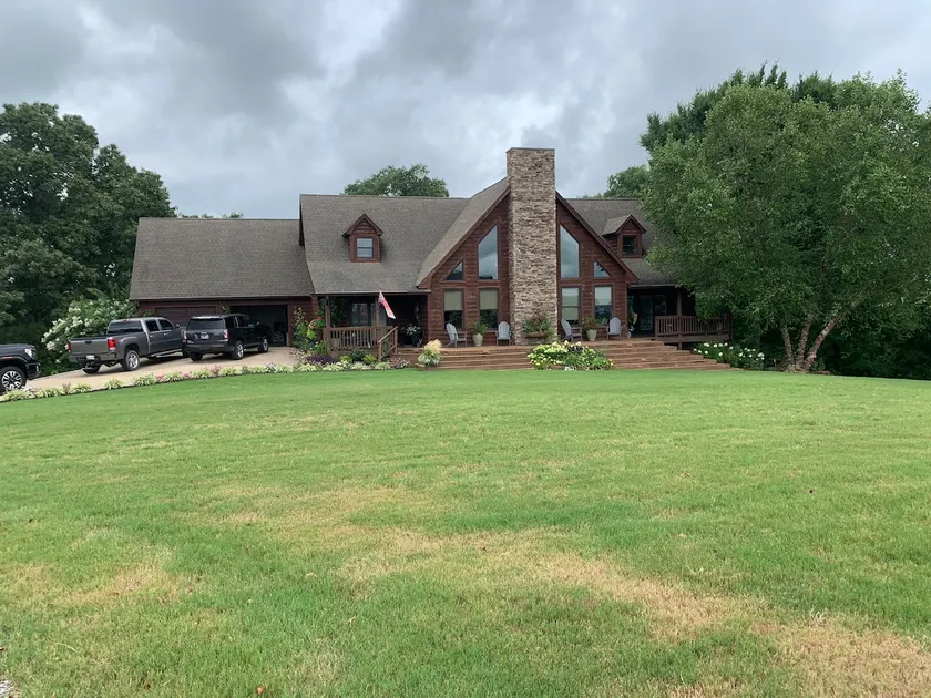 Lakeview log home with stone fireplace - Image 1