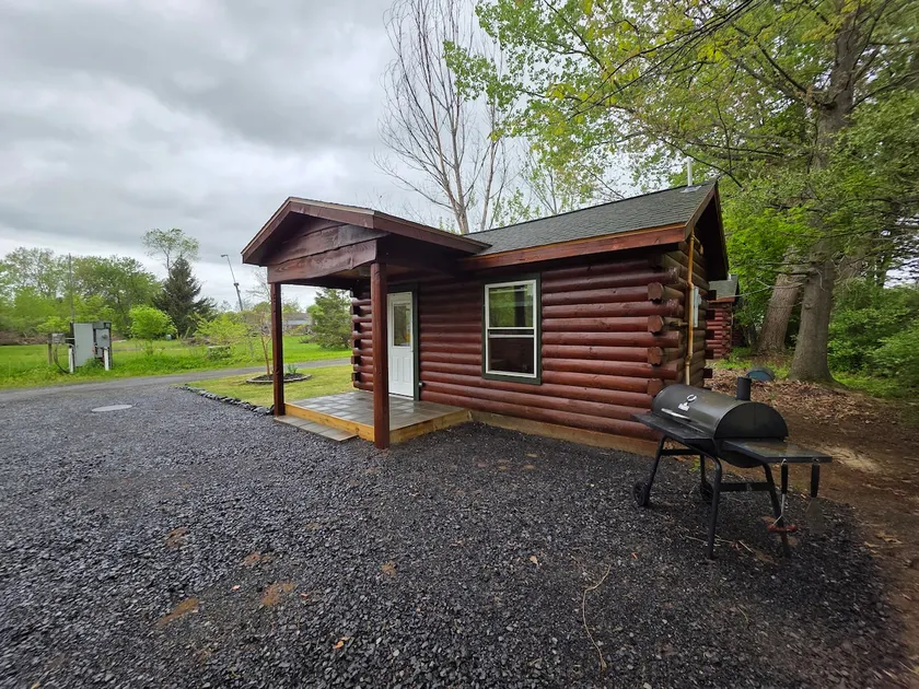 Canal Cabin #4 - Image 1