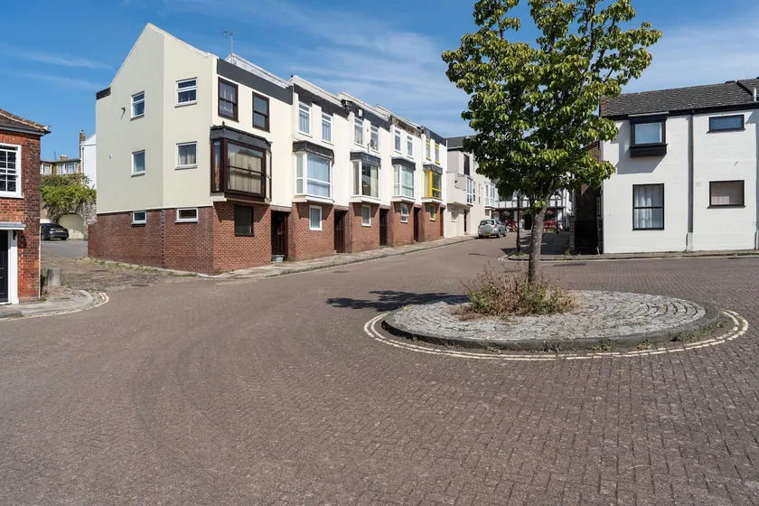 The Grand Southampton Stay, Sleeps 12 - Image 1