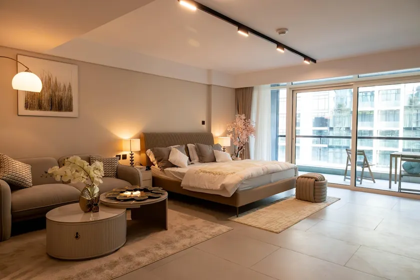 Harbor-Side Manhattan Studio: Canal & Skyline View - Image 1