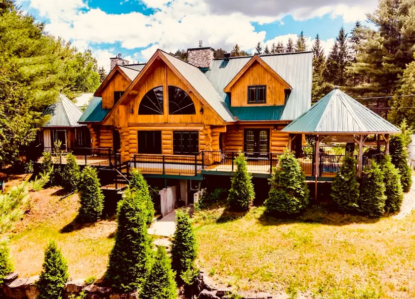 Le Grizzly lakefront chalet lakefront sauna spa - Image 1