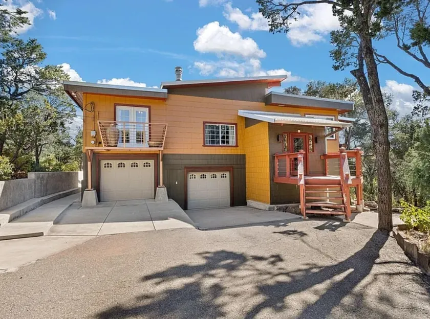 Turquoise Trail Mountain Escape - Image 1
