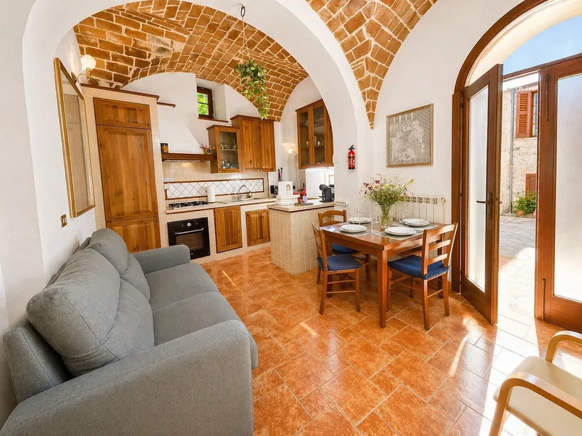 Village and lake | 6 beds, public swimming pool 2 min by car - Image 1
