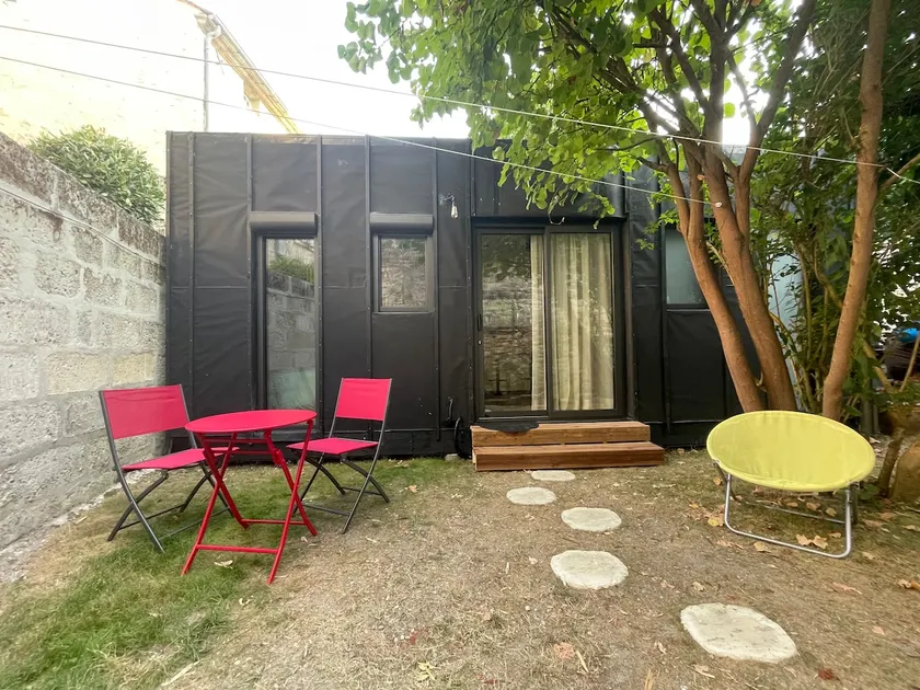Studio room in old Angoulême - Image 1