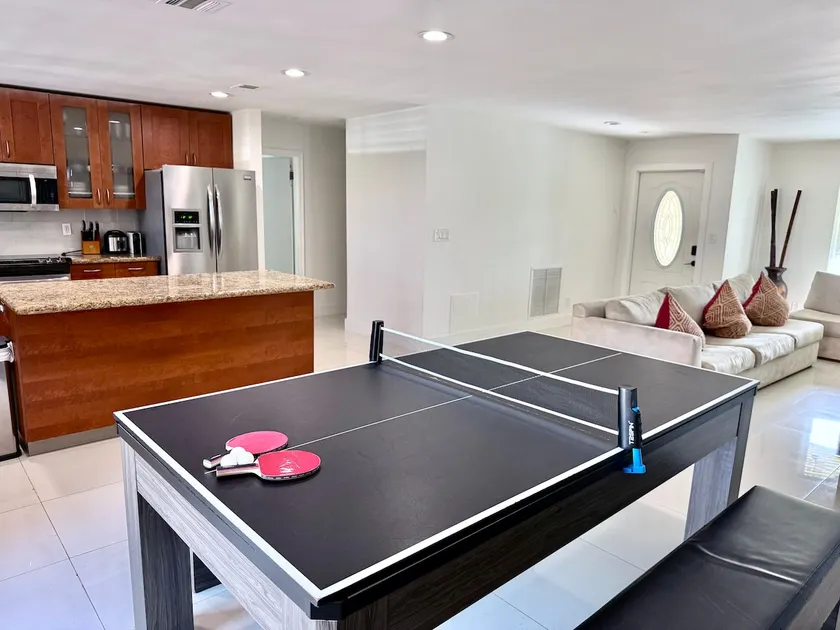 4BR 3BATH in Hollywood FL - Image 1