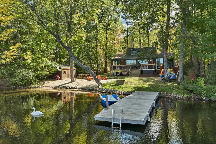 Luxury Lake House +Hot Tub! Waterfront Magic in NH - Image 1