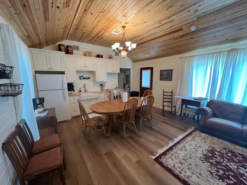 Rural Cabin 20 min from Kyle Field. - Image 1