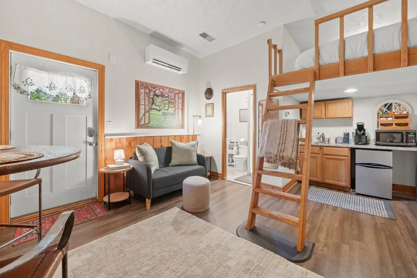 Downtown Cottage | Best Location AND Price - Image 1