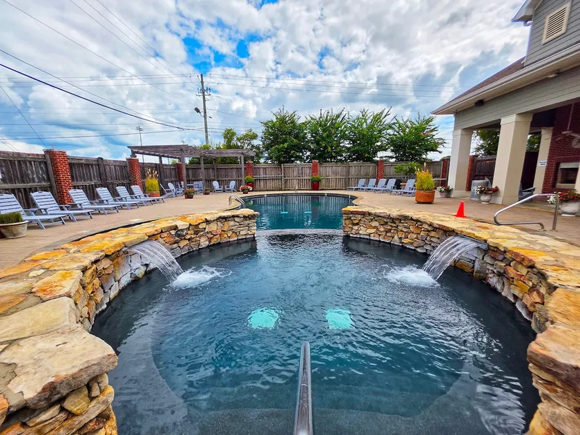 Walk to UA+King Beds+Luxury+Pool - Image 1