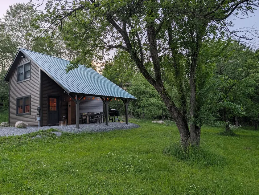 Cozy Jay Peak Cabin on 32 acres with mountain view - Image 1