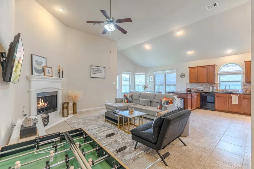 1 story, foosball, COZY 3bdr ! ! - Image 1