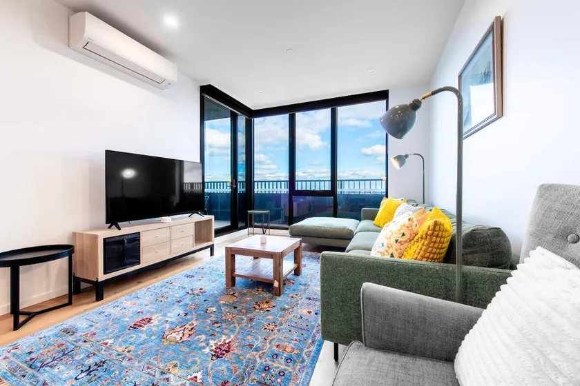 Elevated Escape - 2BR w Gym & Rooftop Spa - Image 1