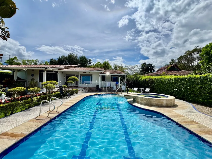 Tropical Villa in Chinauta - Pool, Jacuzzi and BBQ - Image 1