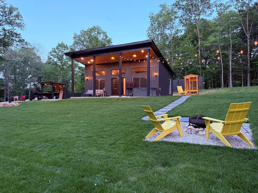 Luxury Couples Retreat with Hot Tub and Sauna - Image 1