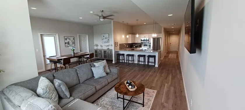 2 bed 1.5 bath Downtown Manor - Image 1