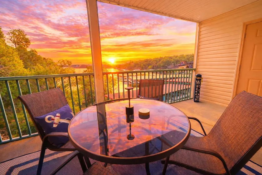 Highland Shores - Lakeside Stay - Image 1