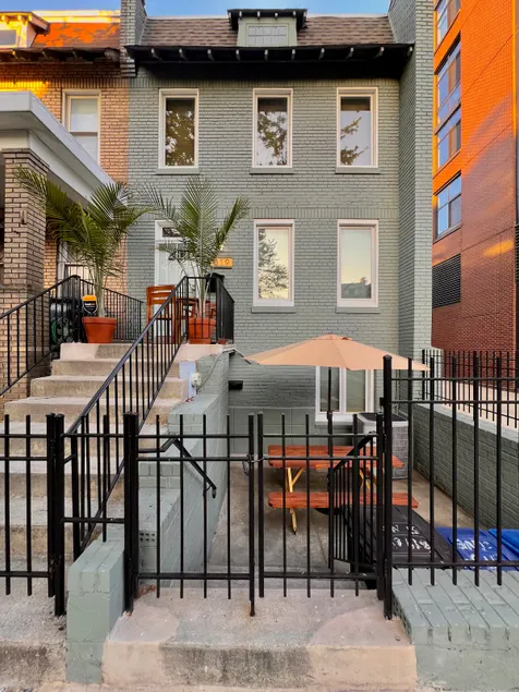 Luxury Group Retreat in Heart of DC! - Image 1