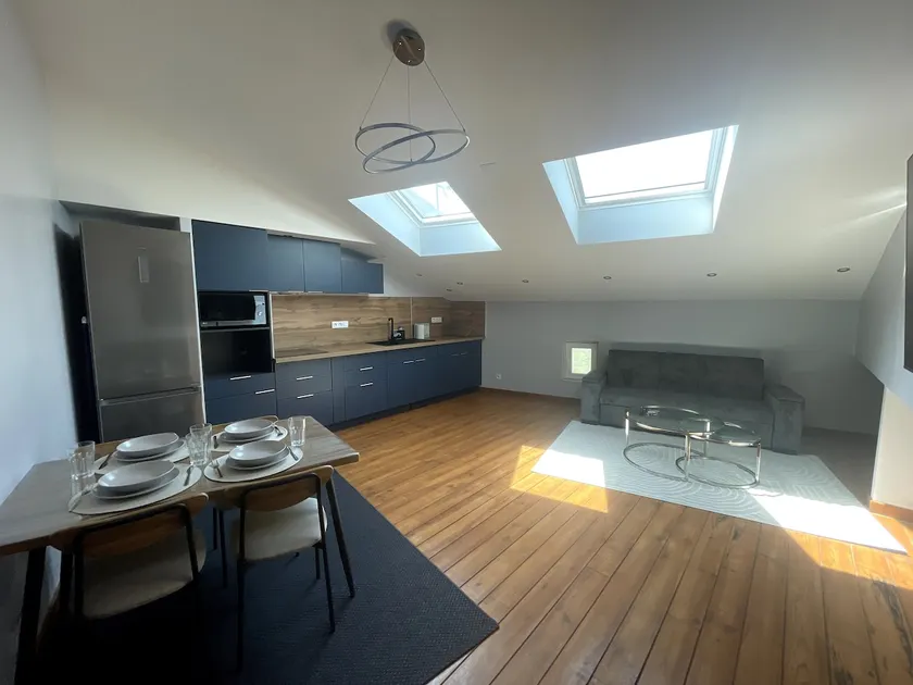 Modern & bright, right in the center - Image 1