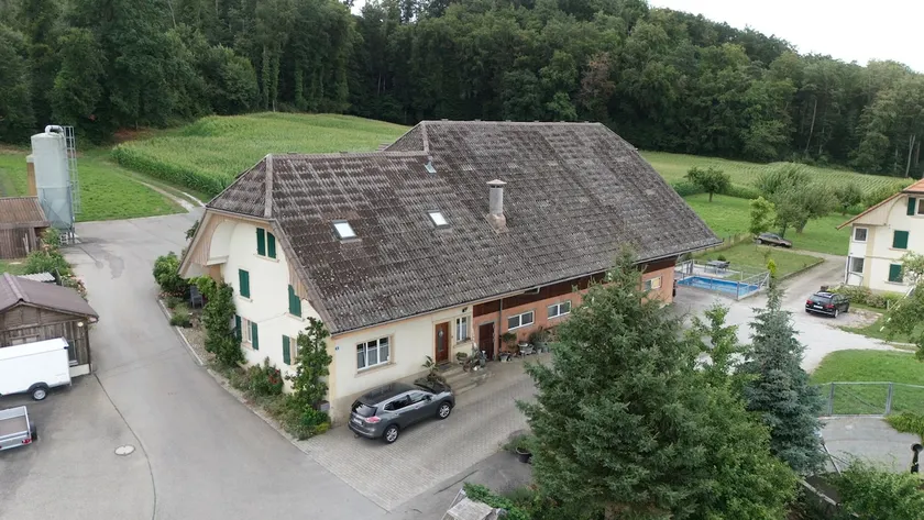 Central & rural - charming attic apartment - Image 1