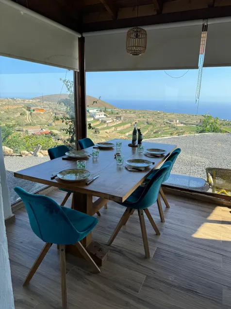 Private estate, pool and ocean views - Image 1