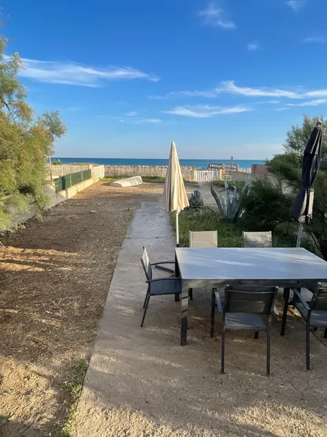 Beachfront house with direct beach access - Image 1