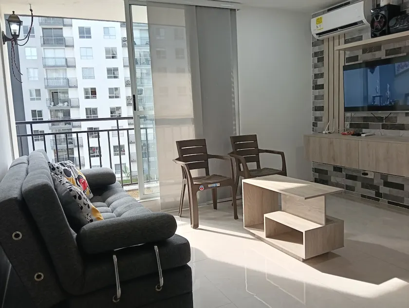 Luxury Apartment in Exclusive Condo - Image 1