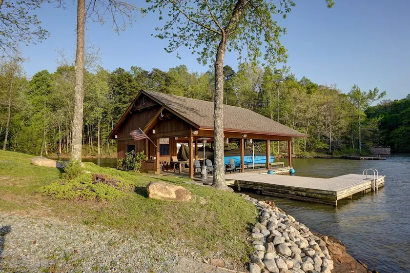 Views, Huge Dock, Firepit, Casino~25 min - Image 1