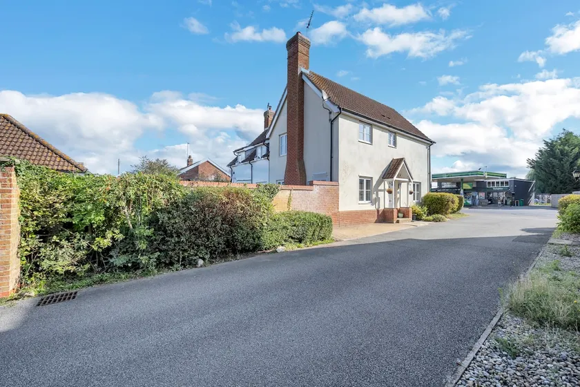 Stylish home sleeps 6 in Norton with parking - Image 1