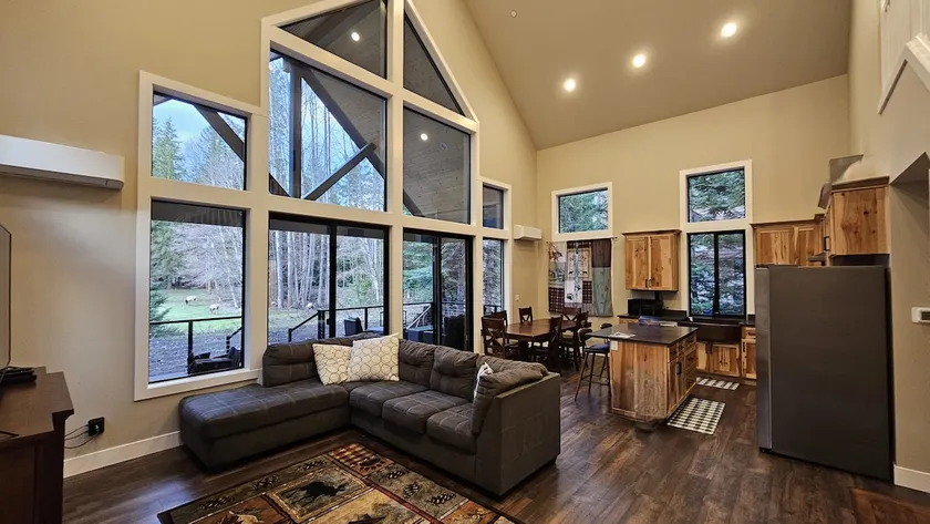 Farinhafell, Modern Mountain Cabin, Mt Rainier - Image 1