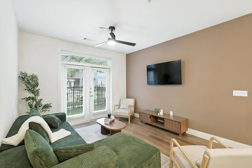 Beautiful 2Bed-2Bath Condo by Traveller's Comfort - Image 1