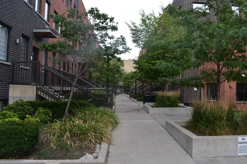 Modern Midtown Urban Townhouse with Parking Spot - Image 1
