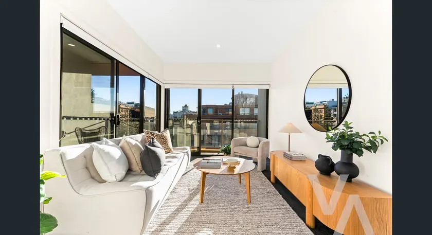 One Bedroom Penthouse with Water Views - Image 1