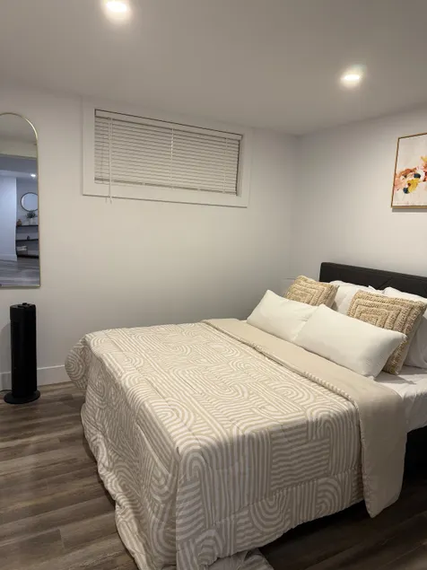 The Jays|Cozy 1BR in Dieppe – Free Parking & Wi-Fi - Image 1