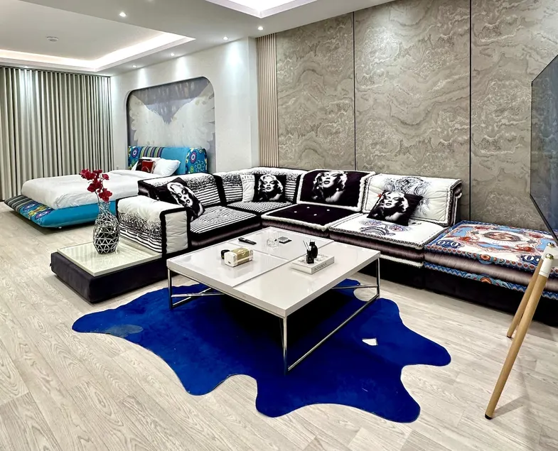 Luxury studio with smart entry - Image 1