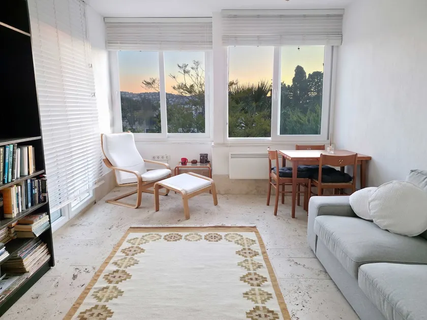 Central quite studio, full kitchen, shared terrace - Image 1