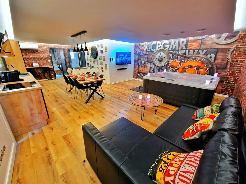 LOFT SPA under the rooftops-Jacuzzi-6 people-Parking - Image 1