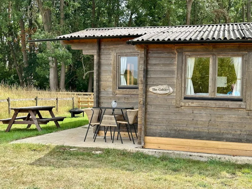 Cabin by the Lake Cotswold Farm - Image 1