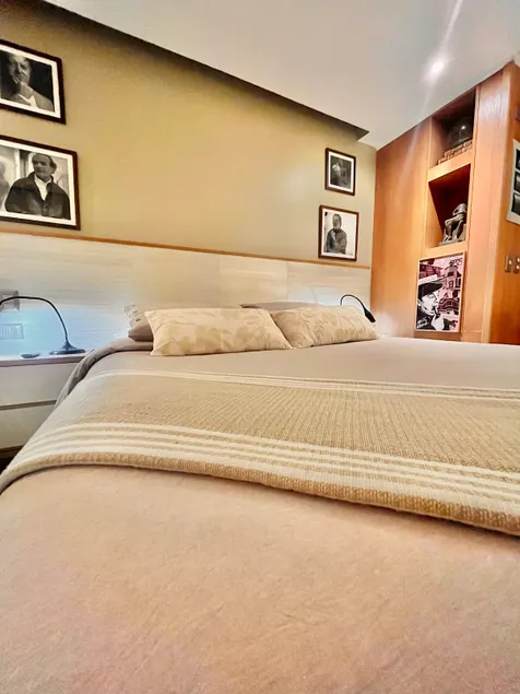 Hotel room - Image 1