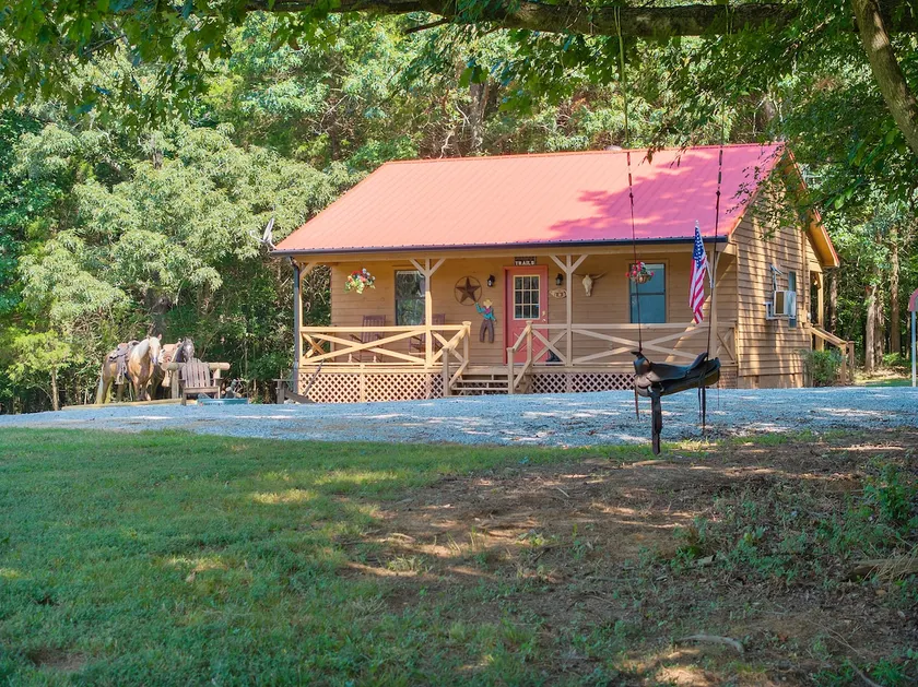 Cowboy Hideout 14 miles from I-40 - Image 1