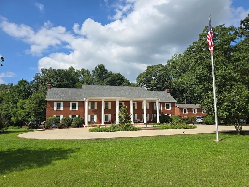 Magnolia Manor - Image 1