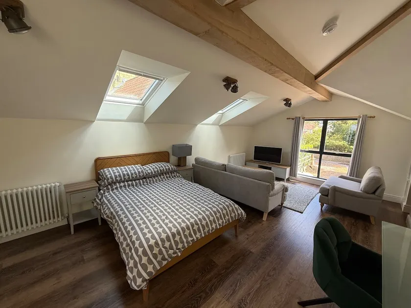Bright Open-Plan Apartment, Holt nr. Bath - Image 1