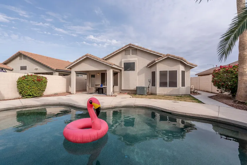 3 Bed/2 Bath One Story/ Pool! - Image 1