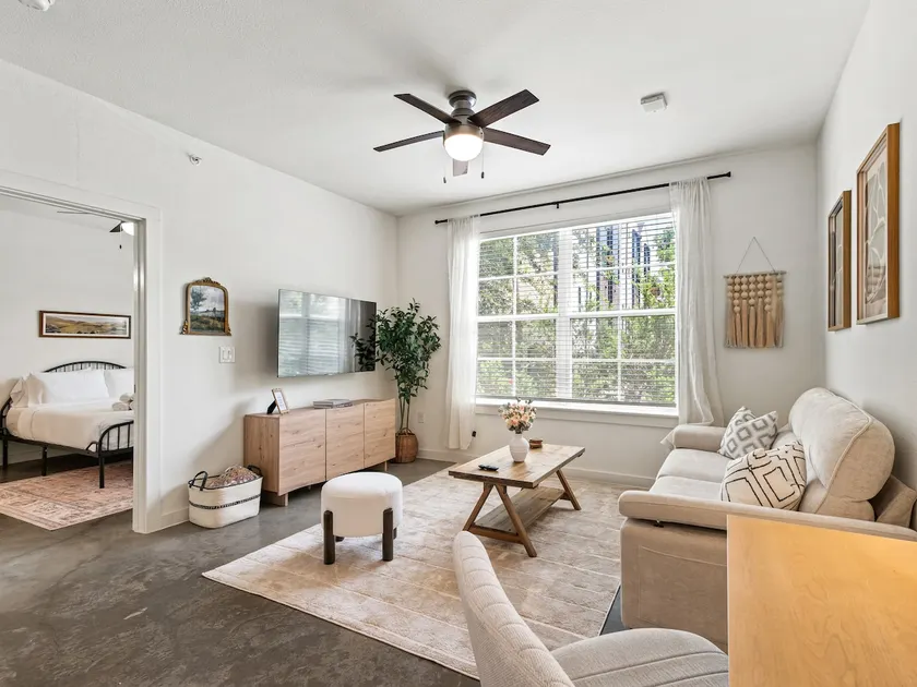 Modern Cottage 1BR / Bishop Arts - Image 1