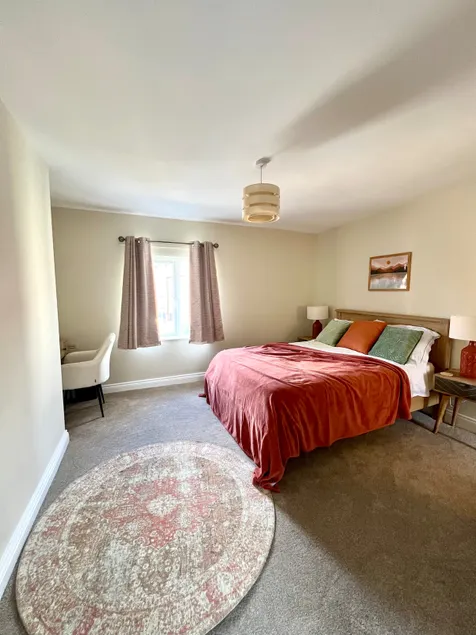 Large house offering one bedroom in Newark Centre , Notts - Image 1
