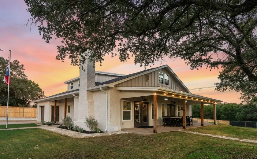Kash Cove Lakeside Retreat - Image 1