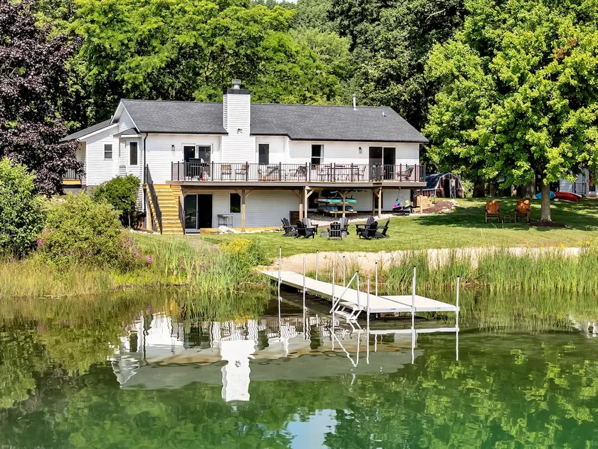 Lakefront Fun w/ Private Dock, Sandbar & Hot Tub - Image 1