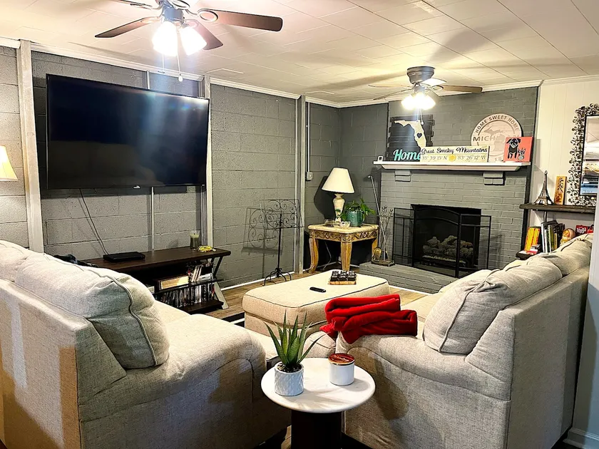 Charming Basement Rustic Escape - Image 1