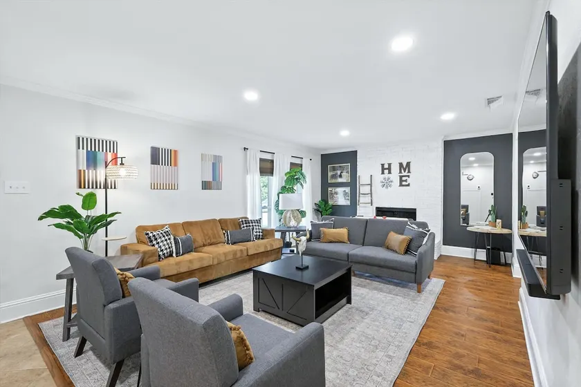 Spacious 4BR Modern Retreat near DFW - Image 1