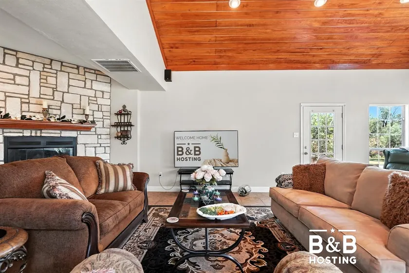 Rock Cottage - Charming Texas Country Retreat - Image 1