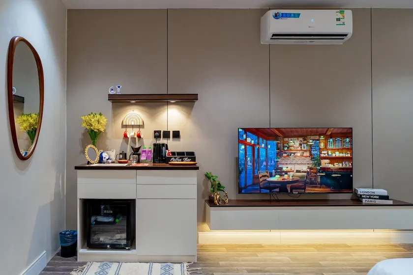 Classic style studio with smart entrance - Image 1